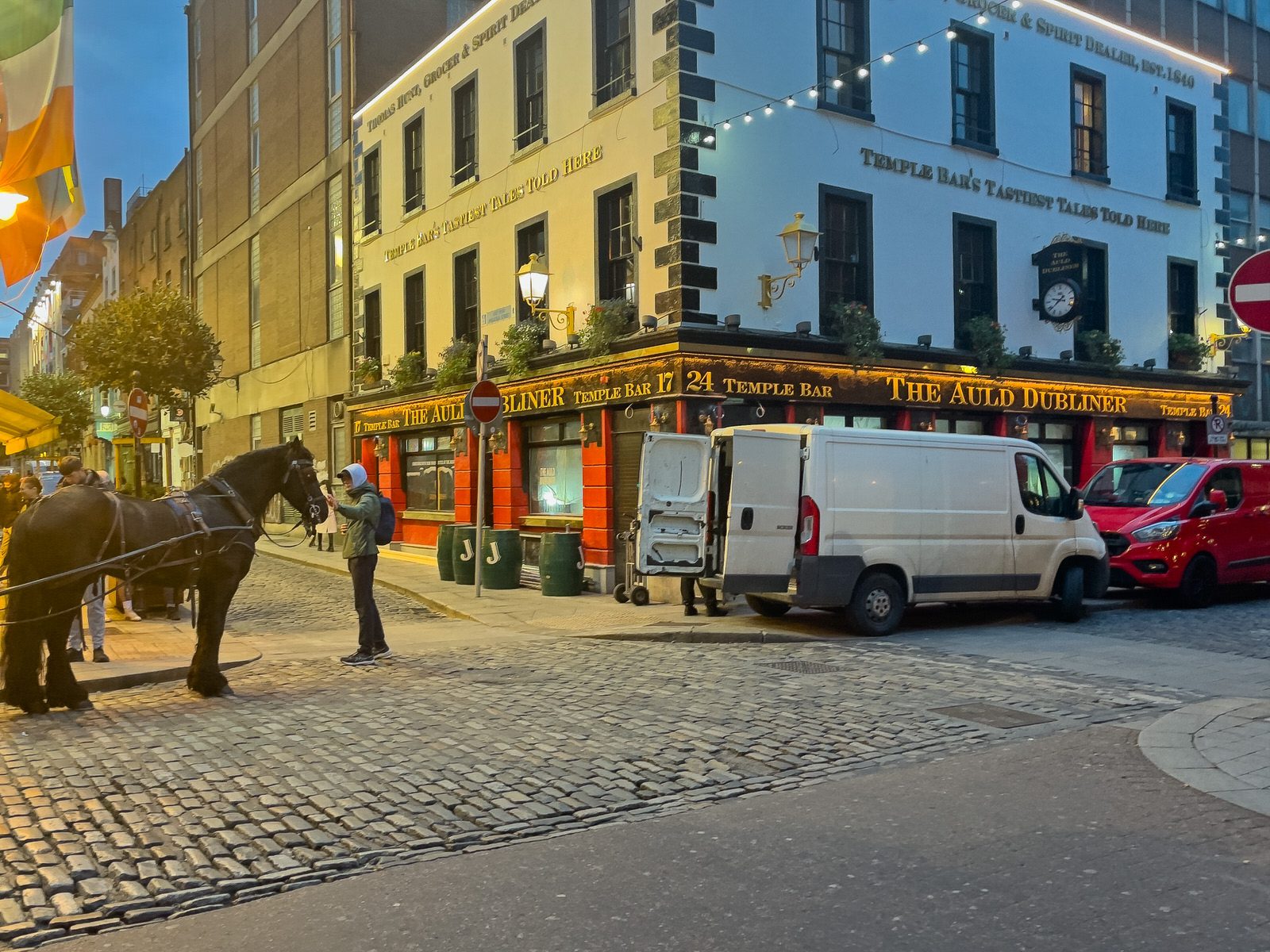 I VISITED TEMPLE BAR TODAY [AS NIGHTFALL WAS APPROACHING]-225334-1