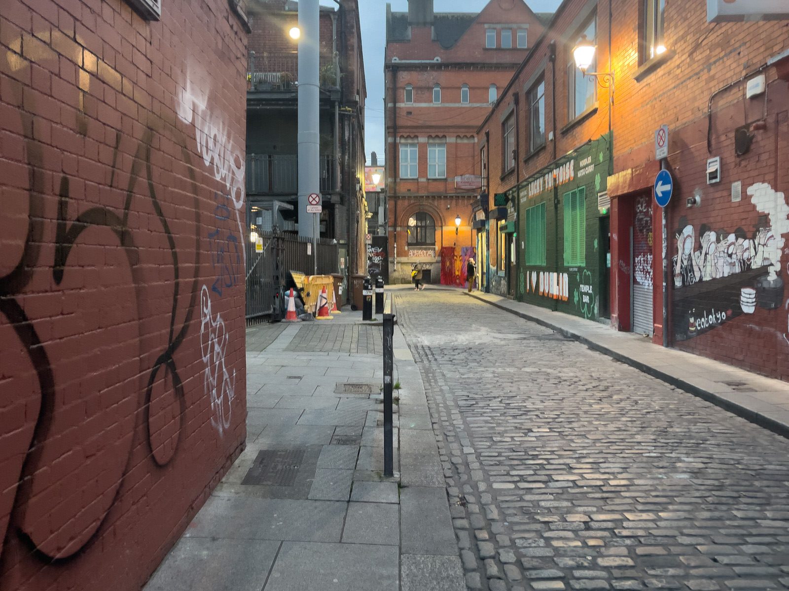 I VISITED TEMPLE BAR TODAY [AS NIGHTFALL WAS APPROACHING]-225335-1
