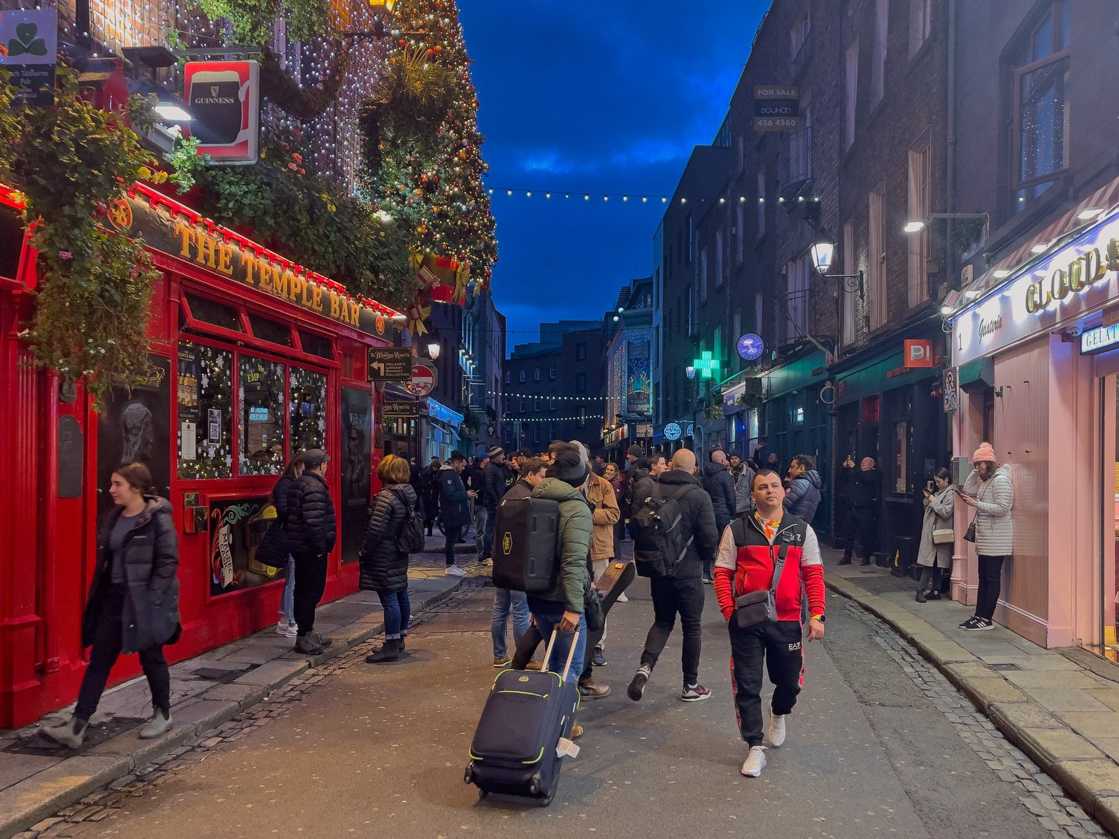 I VISITED TEMPLE BAR TODAY [AS NIGHTFALL WAS APPROACHING]-225351-1