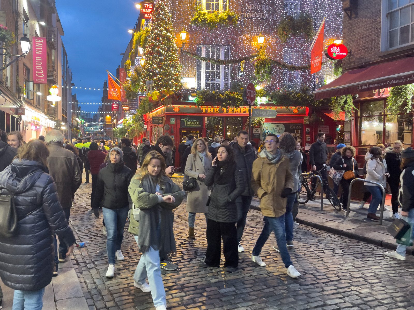 I VISITED TEMPLE BAR TODAY [AS NIGHTFALL WAS APPROACHING]-225357-1