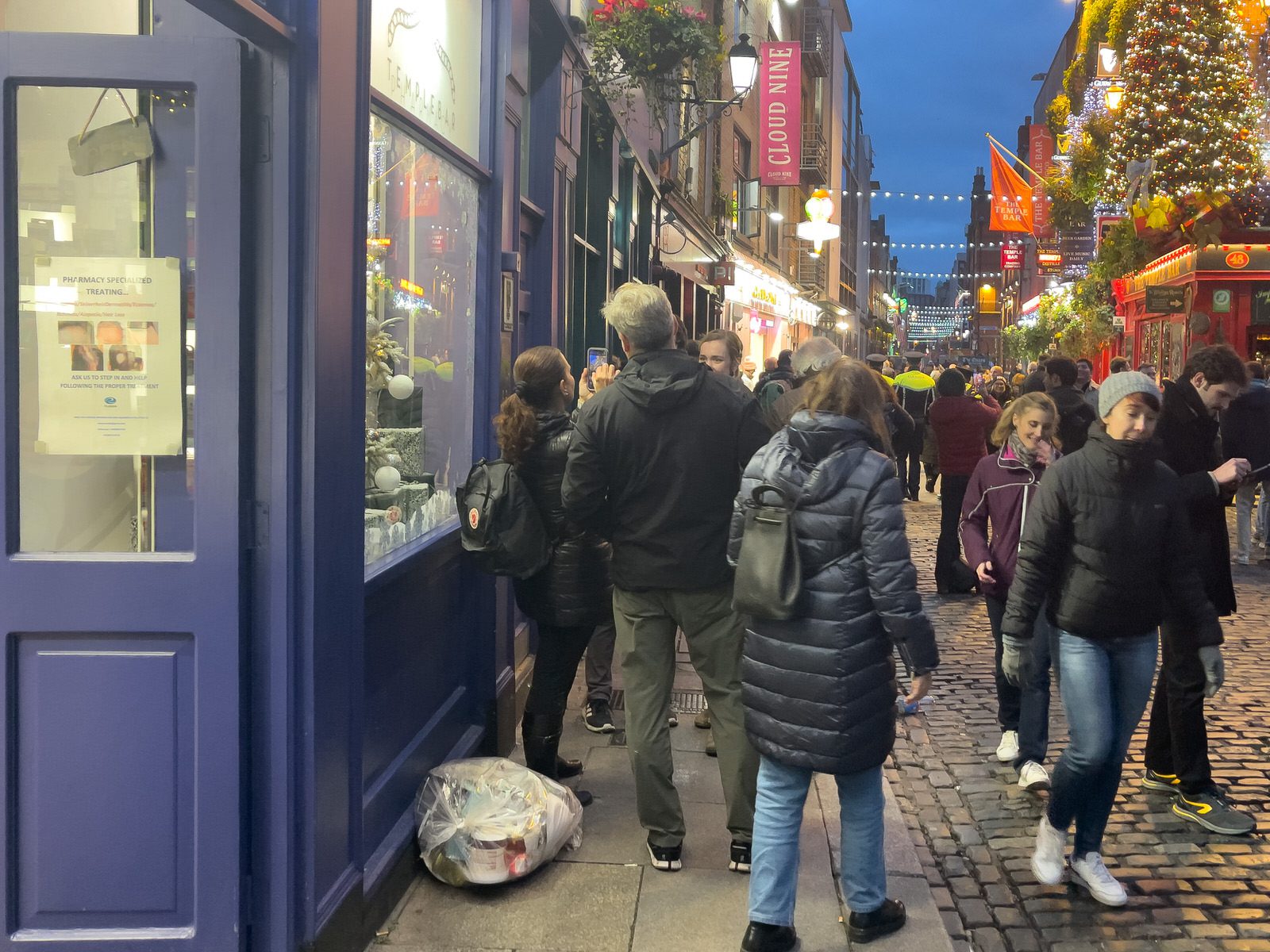 I VISITED TEMPLE BAR TODAY [AS NIGHTFALL WAS APPROACHING]-225358-1