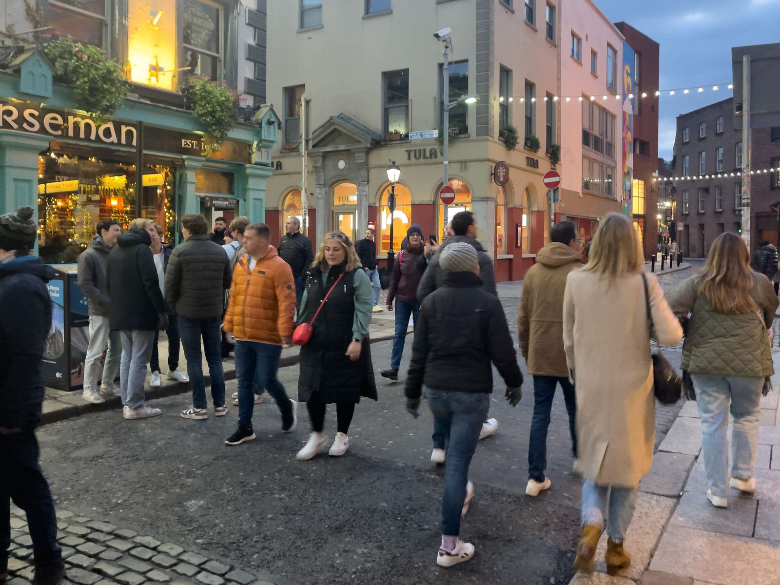 I VISITED TEMPLE BAR TODAY [AS NIGHTFALL WAS APPROACHING]-225360-1