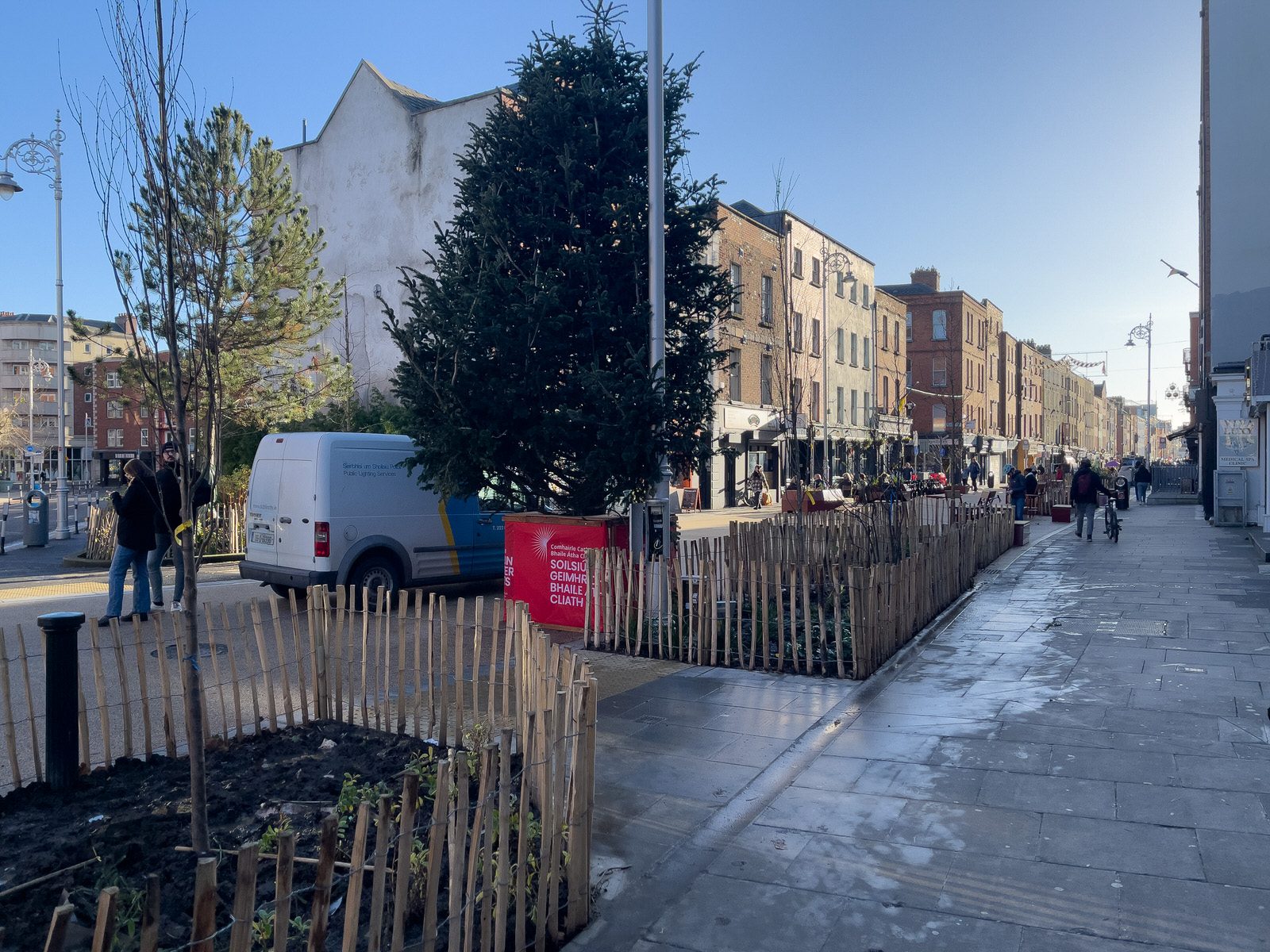 THE NEW STREET FURNITURE AND THE CHRISTMAS TREE [HAVE ARRIVED IN CAPEL STREET]-225843-1