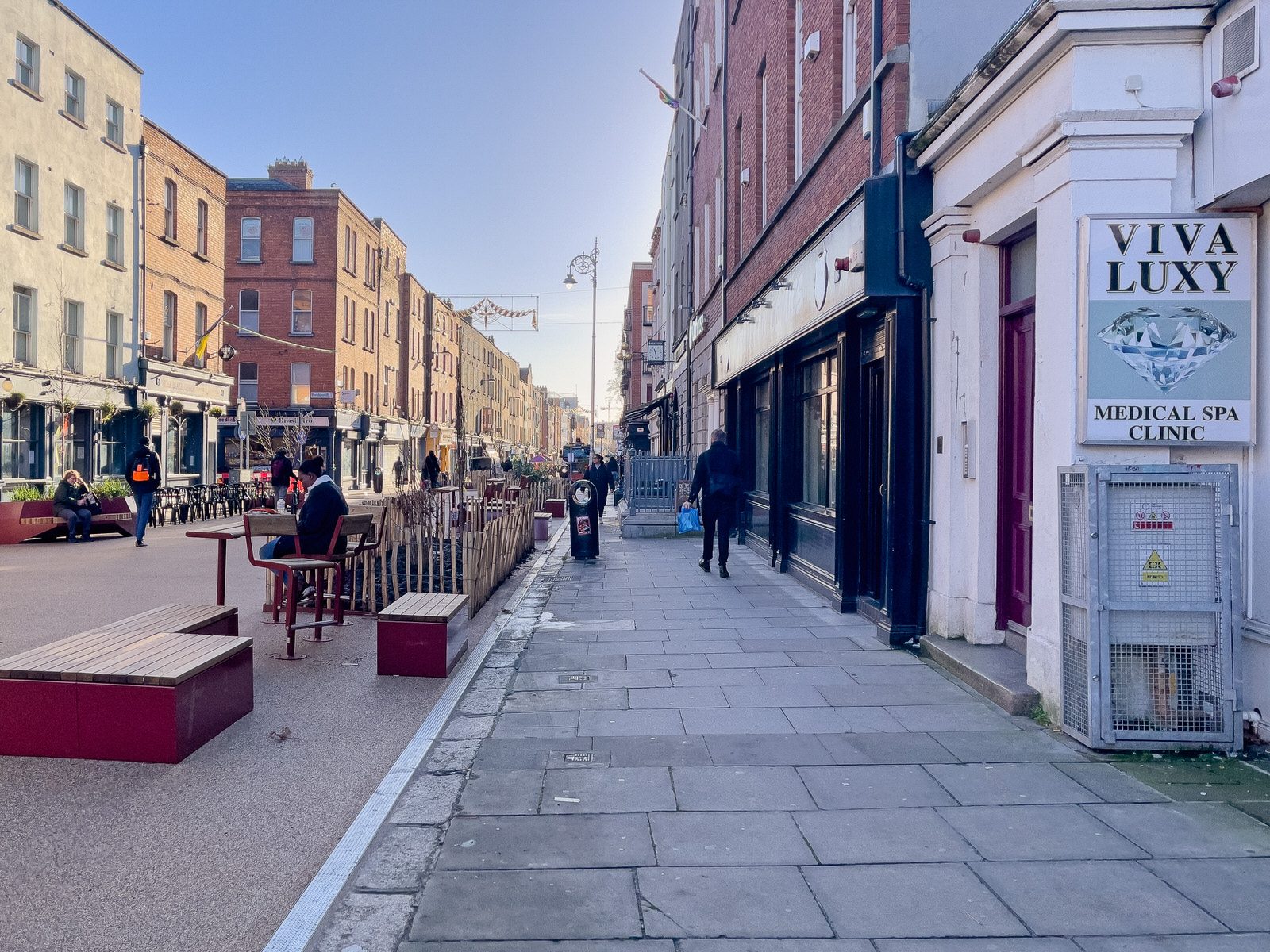 THE NEW STREET FURNITURE AND THE CHRISTMAS TREE [HAVE ARRIVED IN CAPEL STREET]-225844-1