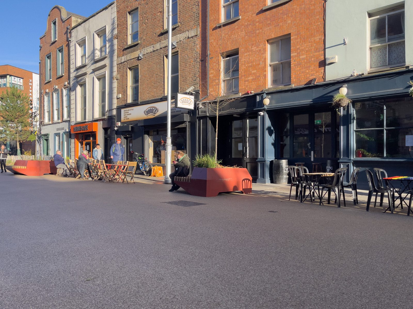 THE NEW STREET FURNITURE AND THE CHRISTMAS TREE [HAVE ARRIVED IN CAPEL STREET]-225848-1