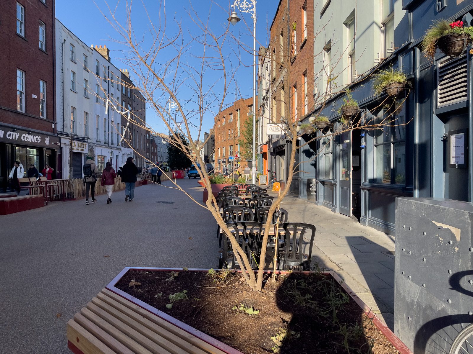 THE NEW STREET FURNITURE AND THE CHRISTMAS TREE [HAVE ARRIVED IN CAPEL STREET]-225852-1