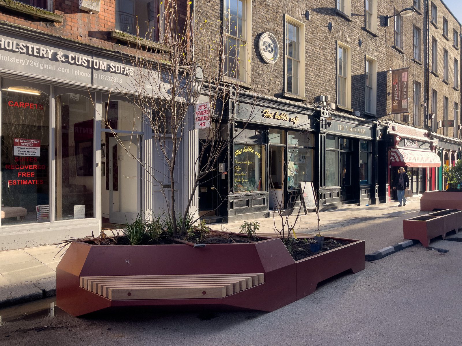THE NEW STREET FURNITURE AND THE CHRISTMAS TREE [HAVE ARRIVED IN CAPEL STREET]-225855-1
