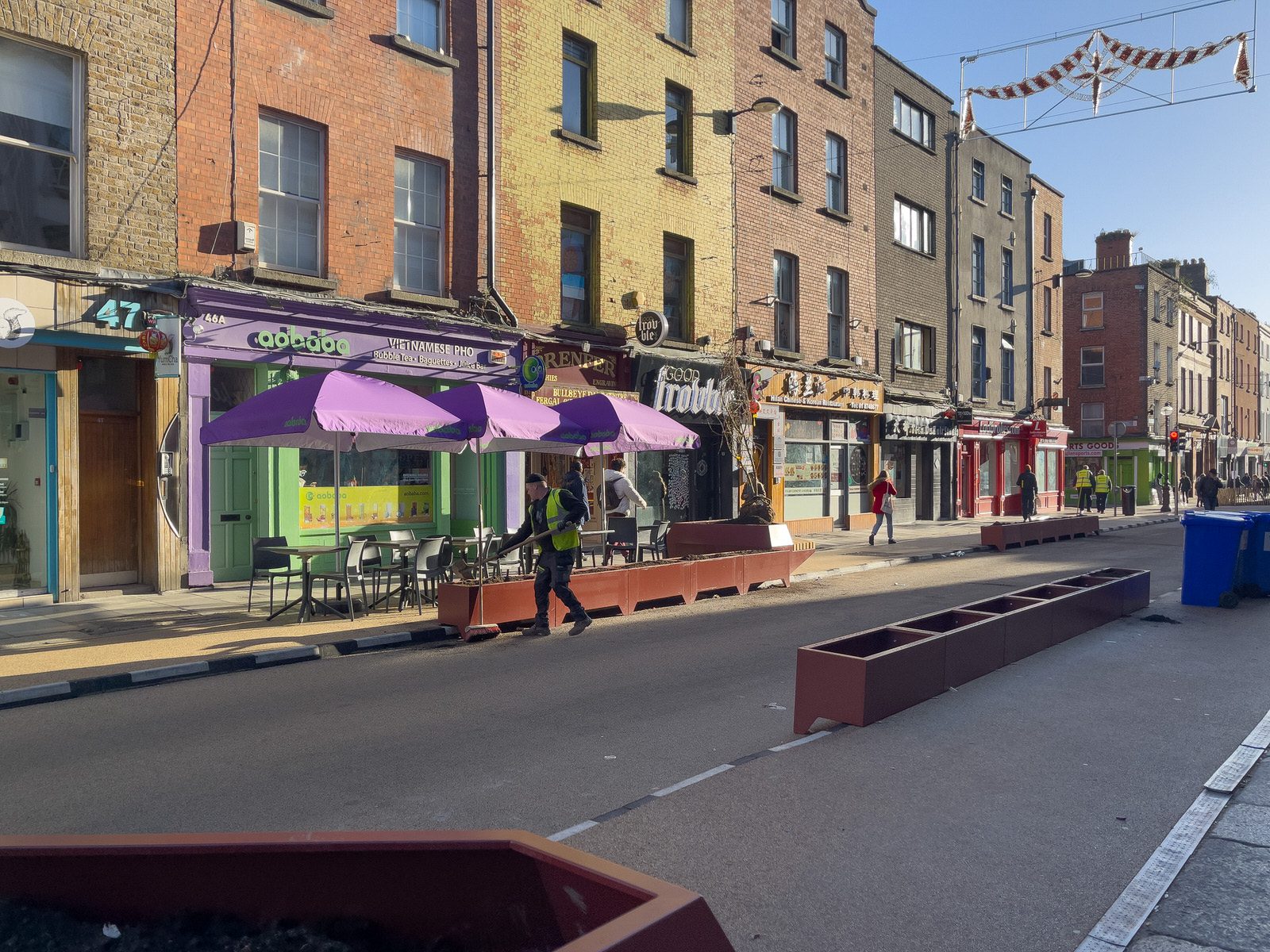 THE NEW STREET FURNITURE AND THE CHRISTMAS TREE [HAVE ARRIVED IN CAPEL STREET]-225860-1