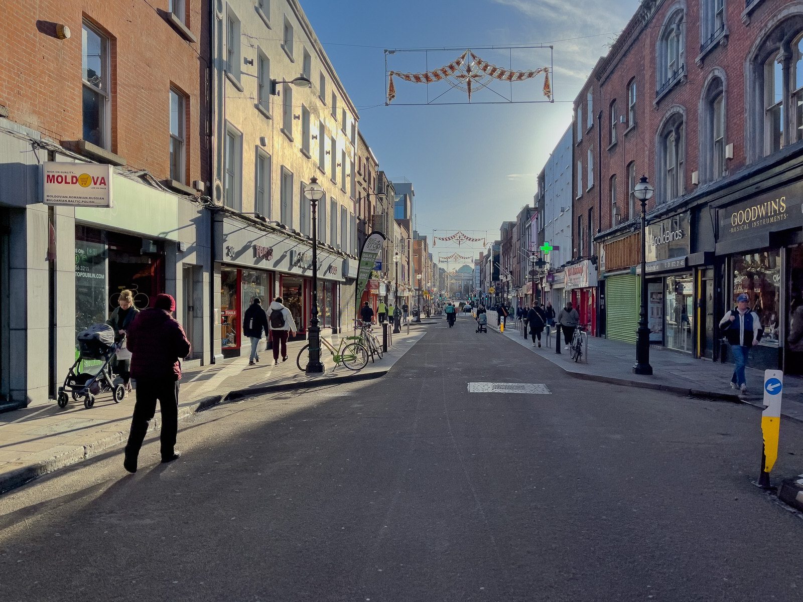THE NEW STREET FURNITURE AND THE CHRISTMAS TREE [HAVE ARRIVED IN CAPEL STREET]-225863-1