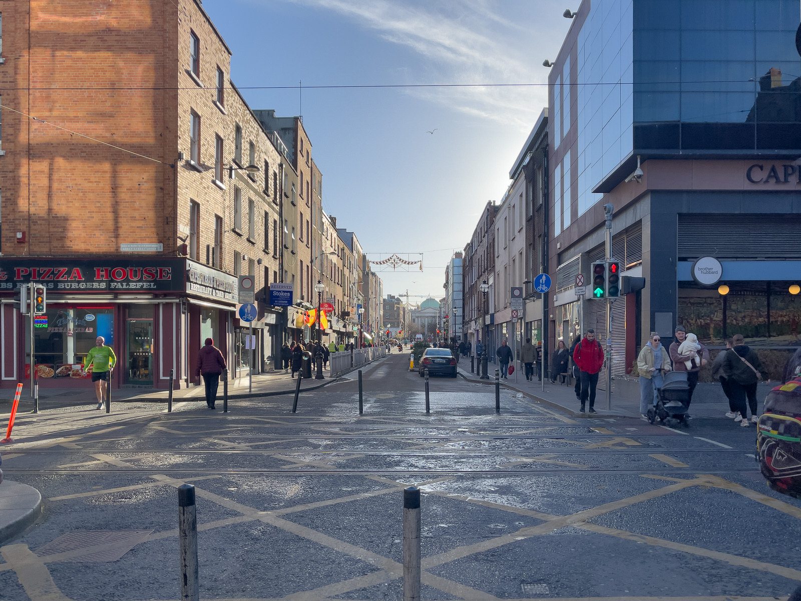 THE NEW STREET FURNITURE AND THE CHRISTMAS TREE [HAVE ARRIVED IN CAPEL STREET]-225867-1