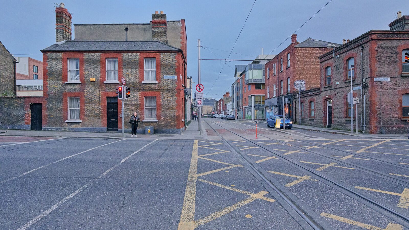 A QUICK VISIT TO BENBURB STREET [IT WAS GETTING DARK AT THE TIME]-226126-1