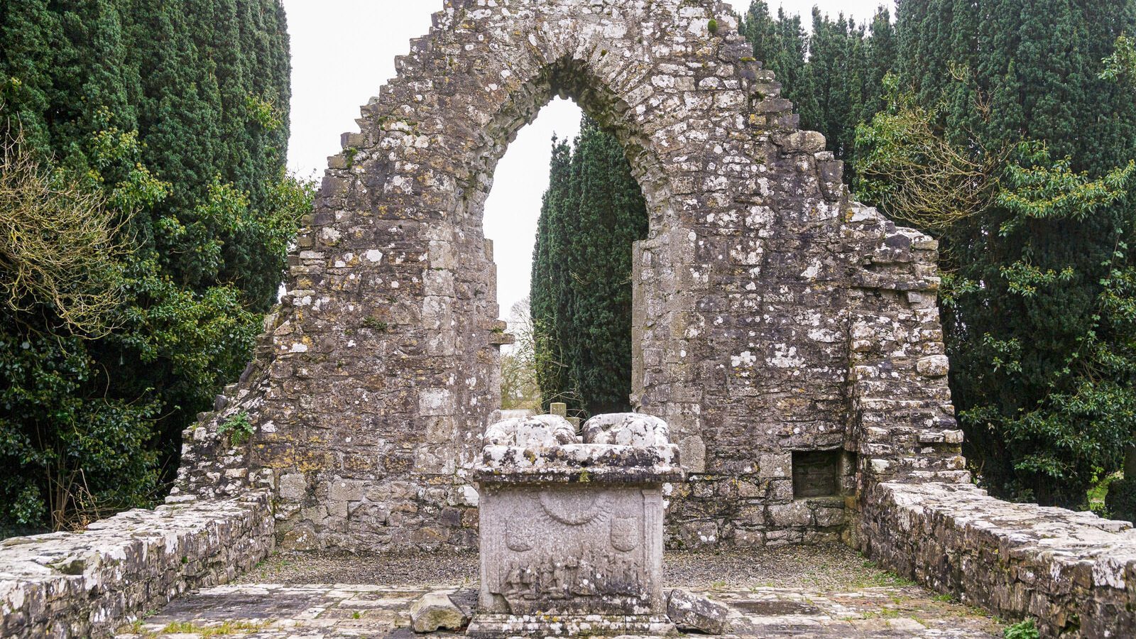 THE TOMB OF THE JEALOUS MAN AND WOMAN AND A CURE FOR WARTS [THE CEMETERY OF ST PETER AND PAULS CATHEDRAL IN TRIM]-226394-1