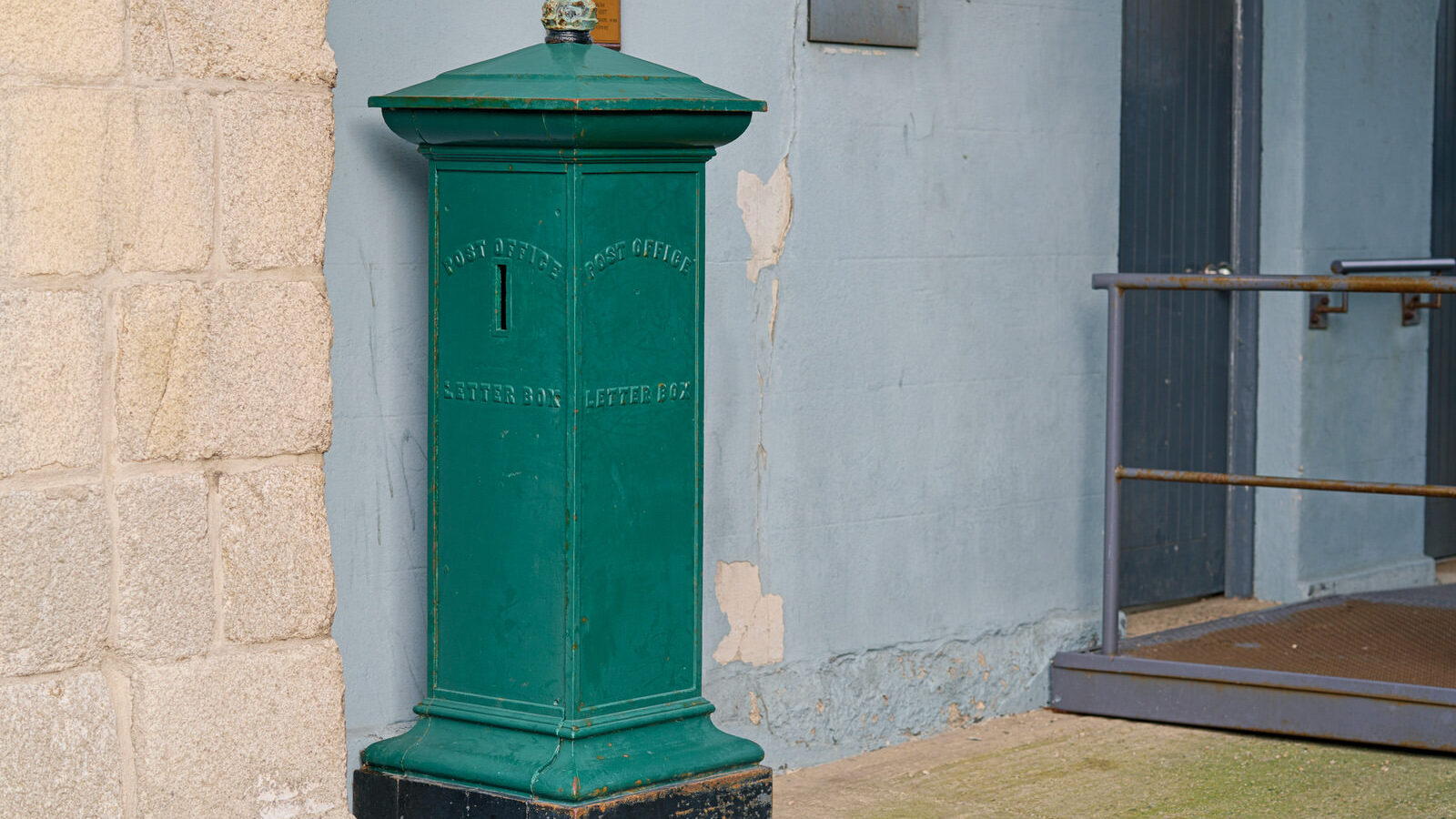 TELL ME ABOUT THE OLDEST LETTER BOX IN IRELAND [THIS ONE DATES BACK TO THE 1850s]-228633-1