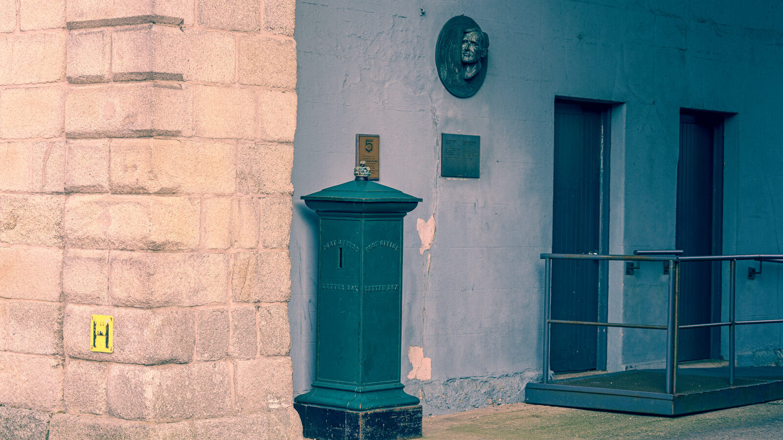 TELL ME ABOUT THE OLDEST LETTER BOX IN IRELAND [THIS ONE DATES BACK TO THE 1850s]-228634-1