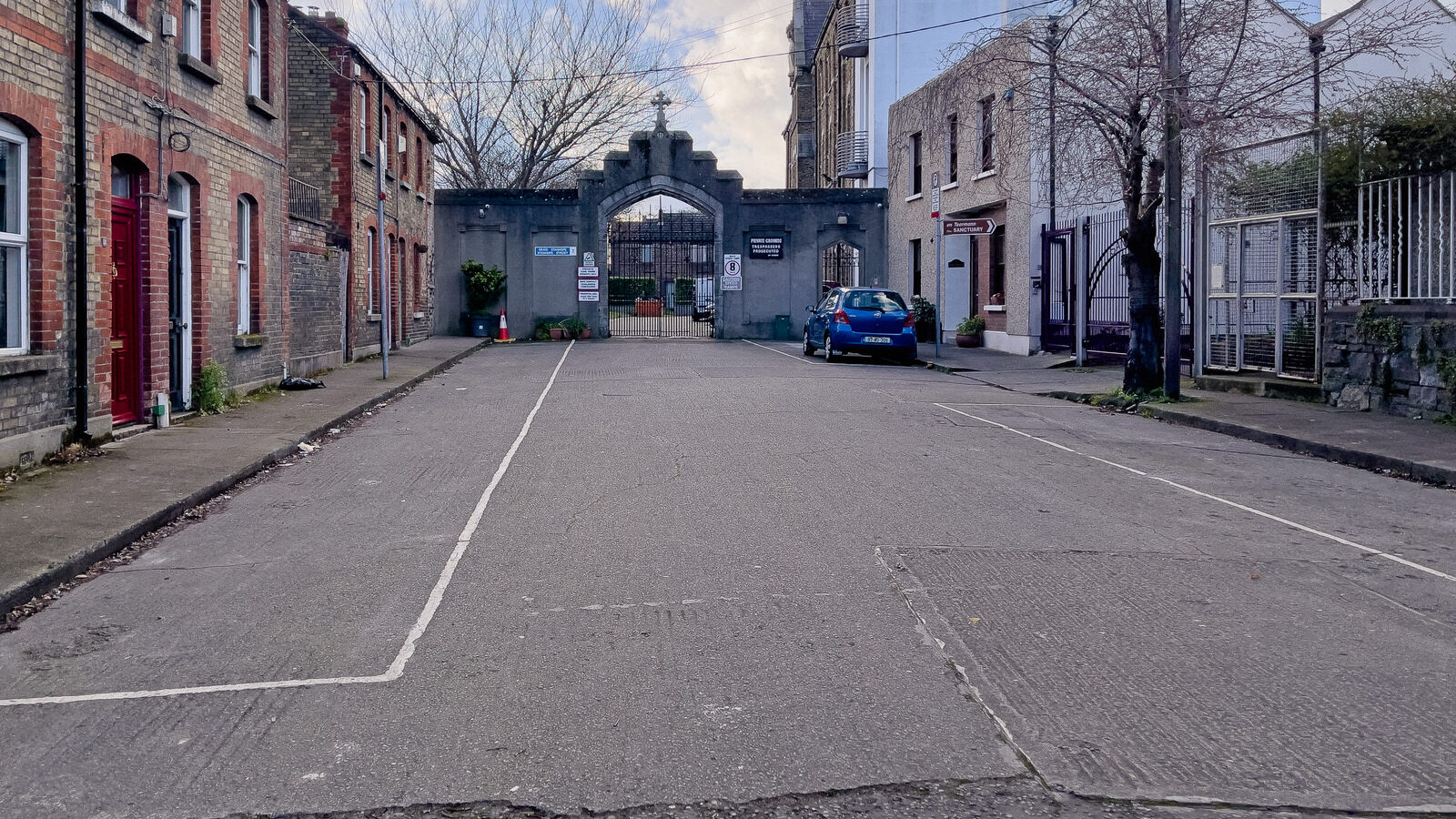 EXPLORING GRANGEGORMAN LOWER [WHICH IS BOTH A STREET AND AN AREA OR DISTRICT]-229016-1