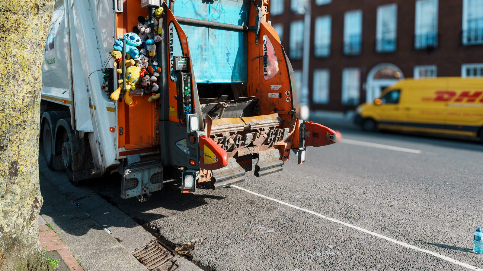 THE BINMEN WHO LIKE SOFT TOYS [EXPLORING WASTE COLLECTION IN IRELAND IN 2024]-229752-1