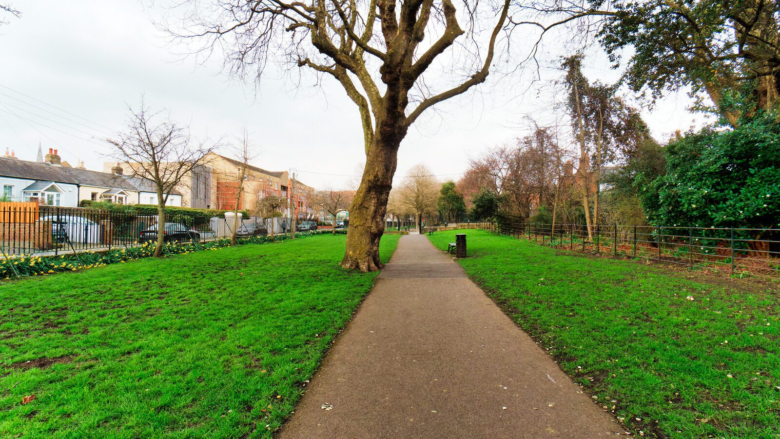 THE ROYAL CANAL WALK LINEAR PARK [FEATURING A 1916 EASTER RISING MEMORIAL]-229541-1
