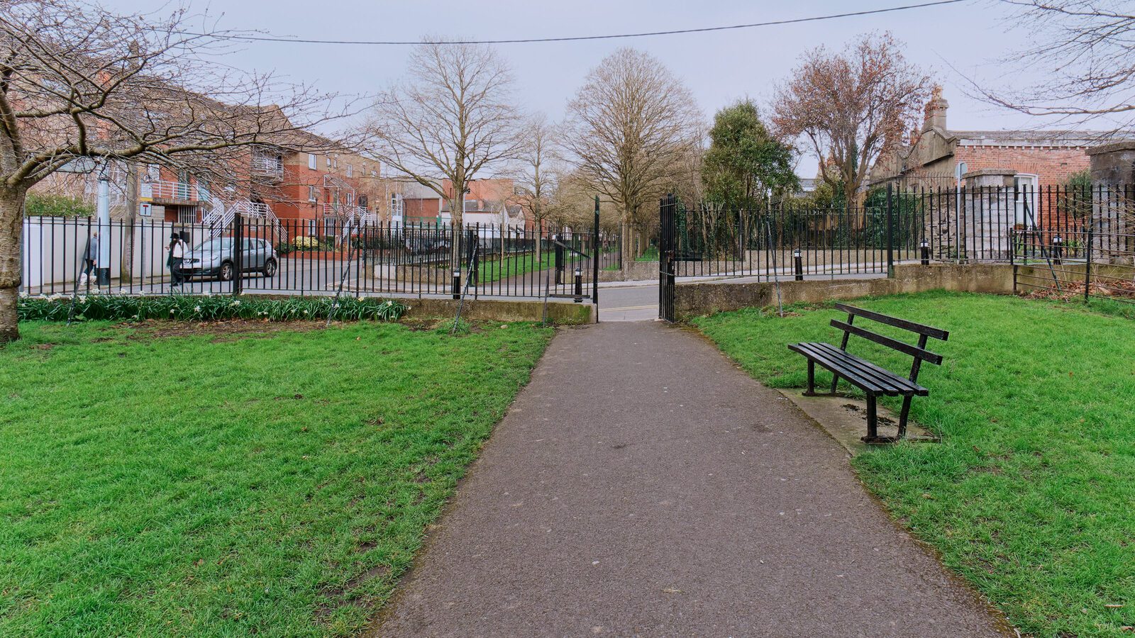 THE ROYAL CANAL WALK LINEAR PARK [FEATURING A 1916 EASTER RISING MEMORIAL]-229542-1
