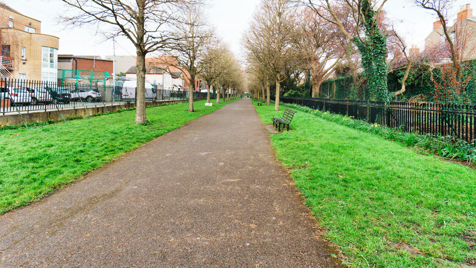 THE ROYAL CANAL WALK LINEAR PARK [FEATURING A 1916 EASTER RISING MEMORIAL]-229544-1