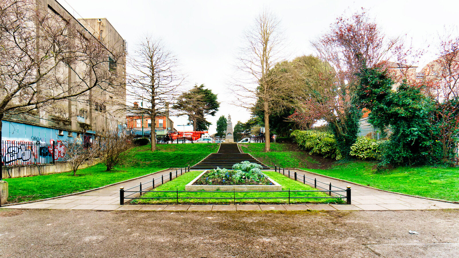 THE ROYAL CANAL WALK LINEAR PARK [FEATURING A 1916 EASTER RISING MEMORIAL]-229547-1