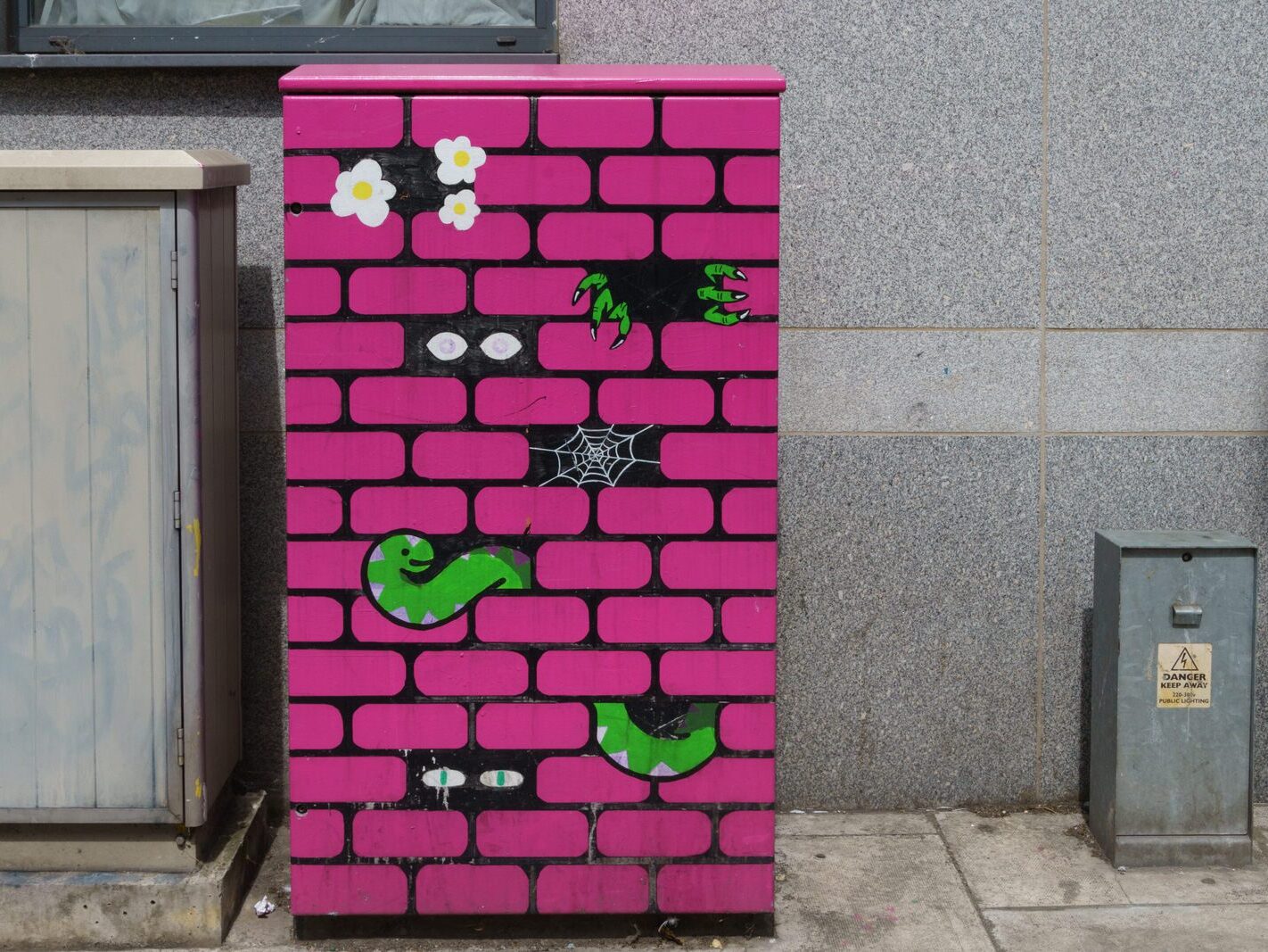 MORE PAINT-A-BOX STREET ART BY BY MARTA OKUKICZ [A TALE IN THE WALL]-236745-1