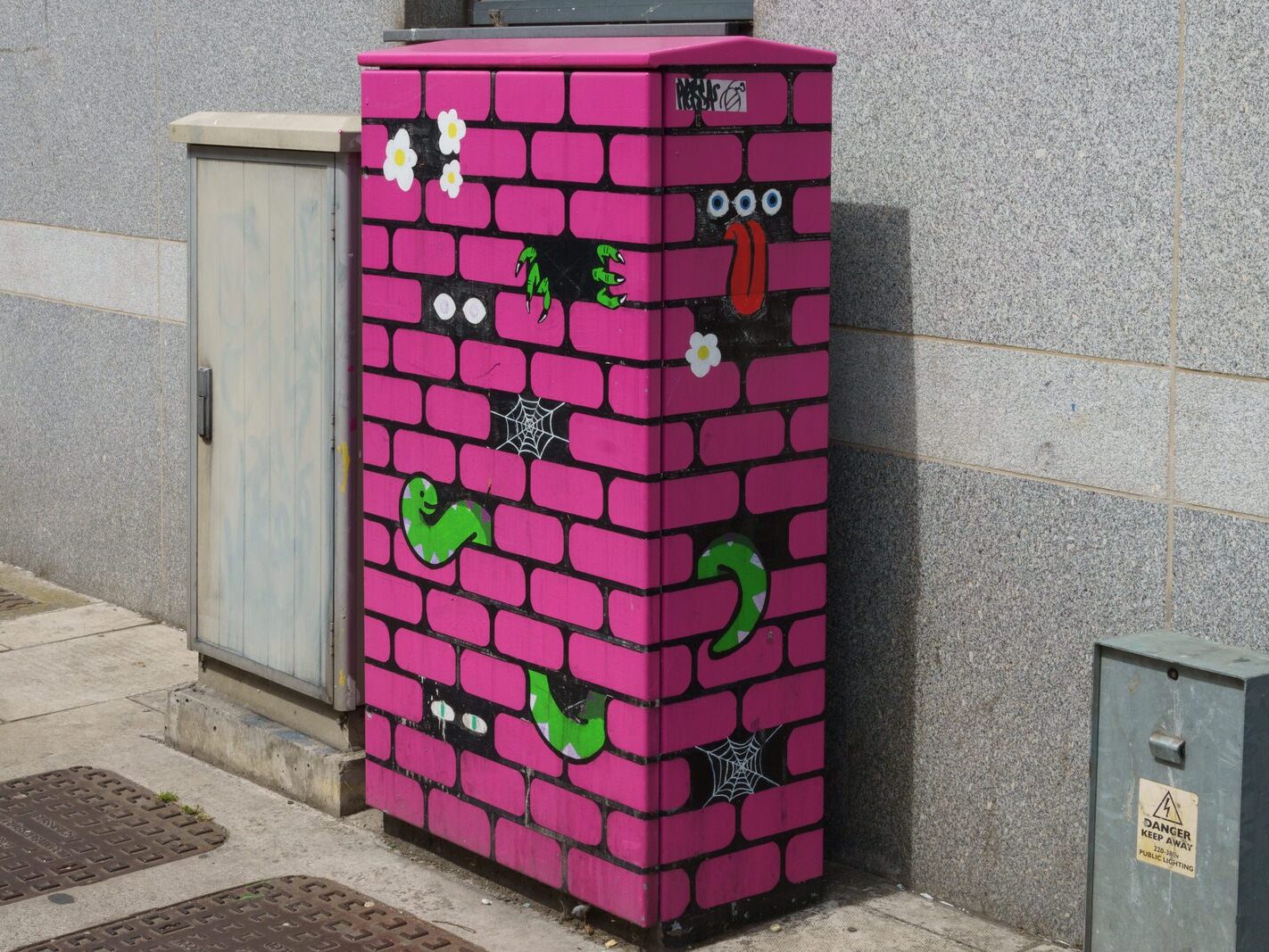 MORE PAINT-A-BOX STREET ART BY BY MARTA OKUKICZ [A TALE IN THE WALL]-236746-1