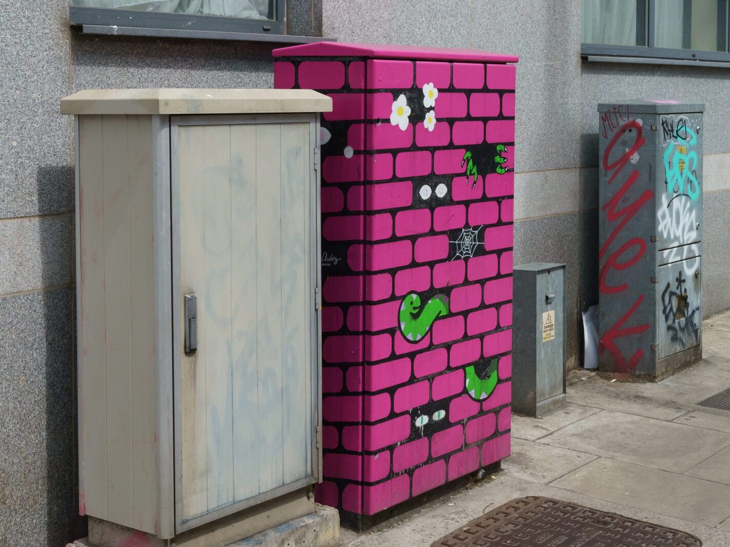 MORE PAINT-A-BOX STREET ART BY BY MARTA OKUKICZ [A TALE IN THE WALL]-236747-1