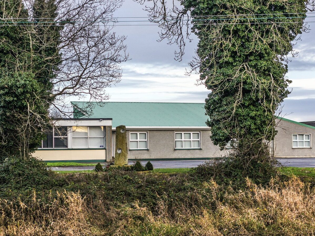 CANNING PLACE AND ROWAN TERRACE IN NEWBRIDGE [CHRISTMAS 2012]--238859-1