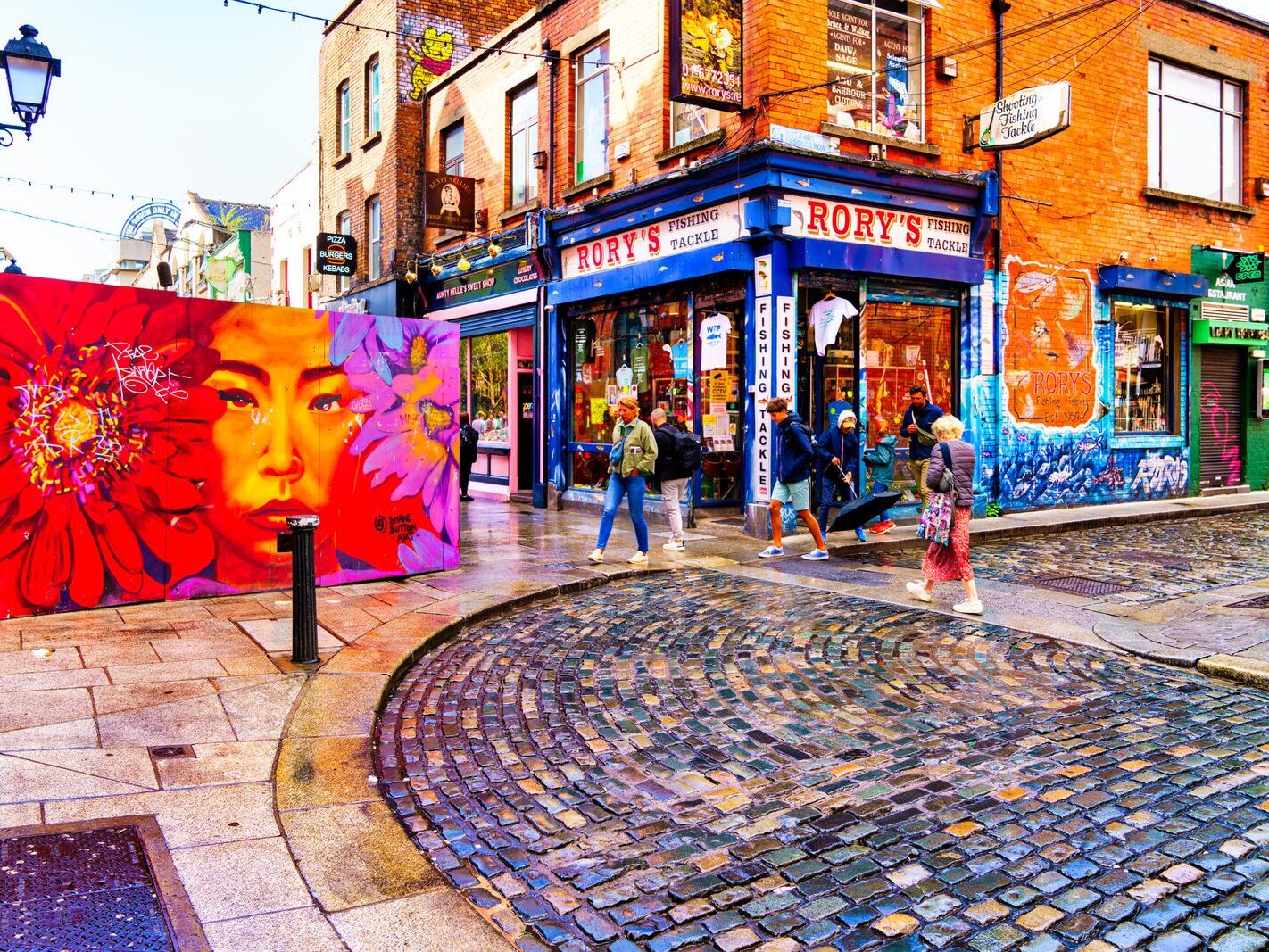 TEMPLE BAR WAS VERY COLOURFUL TODAY [IMMEDIATELY AFTER SOME REALLY INTENSE RAIN]-239047-1