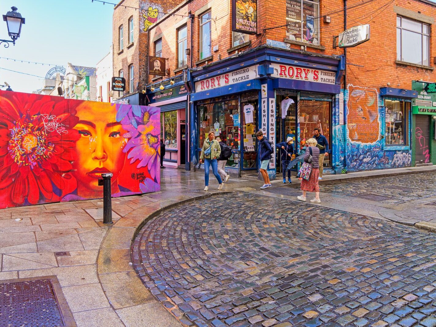 TEMPLE BAR WAS VERY COLOURFUL TODAY [IMMEDIATELY AFTER SOME REALLY INTENSE RAIN]-239048-1