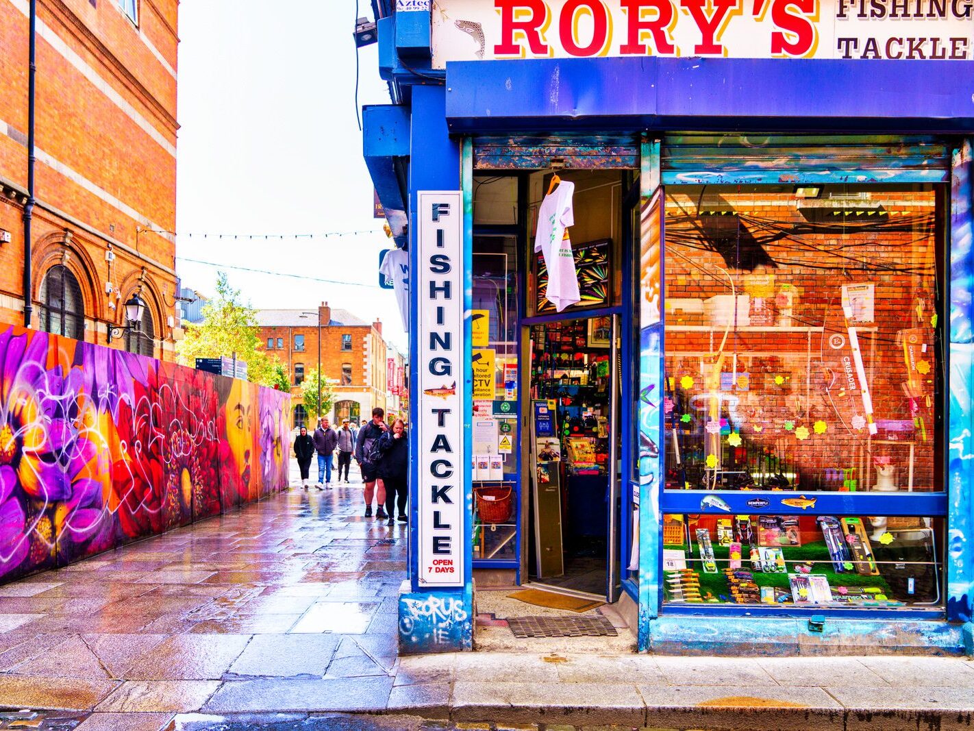 TEMPLE BAR WAS VERY COLOURFUL TODAY [IMMEDIATELY AFTER SOME REALLY INTENSE RAIN]-239050-1