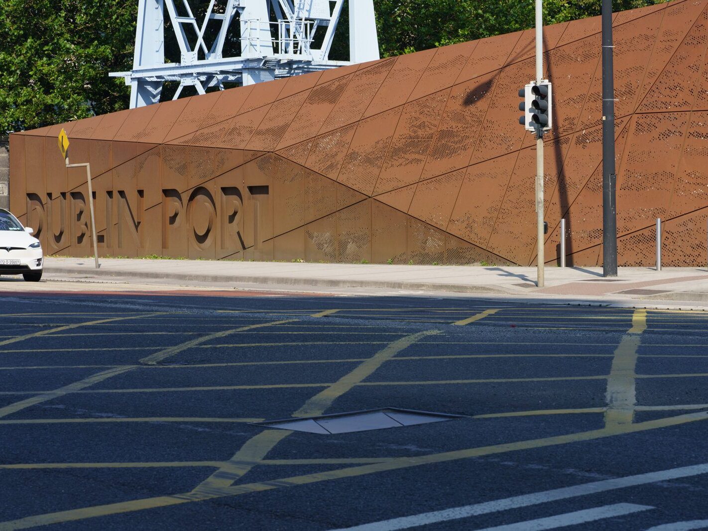 THE CORTEN STEEL SIGN LOOKS LIKE A SHIP PLUS REFURBISHED CRANE [DUBLIN PORT 2024]-239595-1