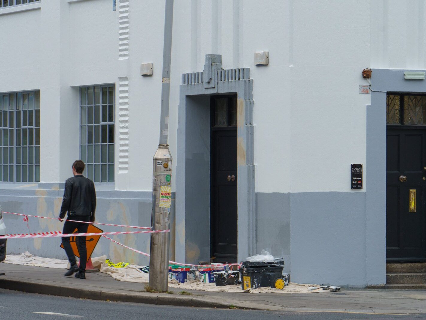 MEN AT WORK REPAINTING THE KODAK BUILDING [21 SEPTEMBER 2024]-240995-1