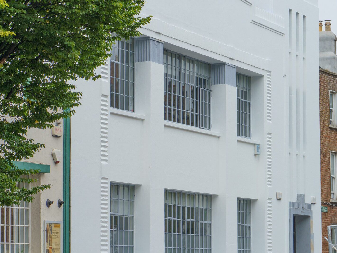 MEN AT WORK REPAINTING THE KODAK BUILDING [21 SEPTEMBER 2024]-240999-1