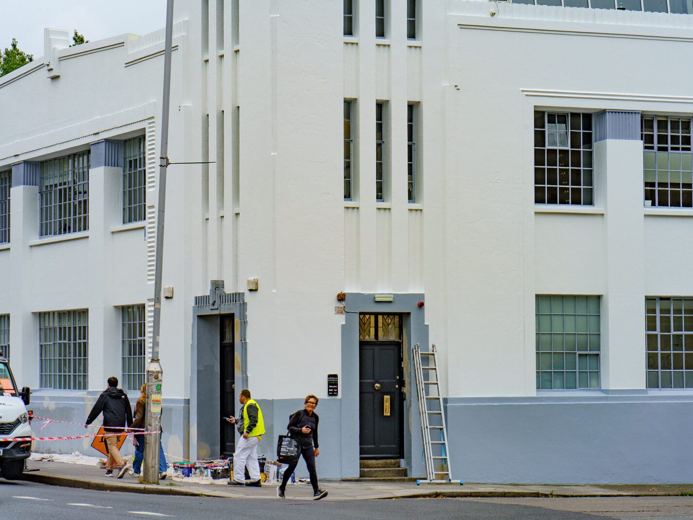 MEN AT WORK REPAINTING THE KODAK BUILDING [21 SEPTEMBER 2024]-241005-1