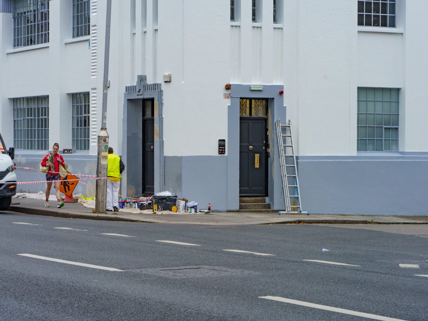 MEN AT WORK REPAINTING THE KODAK BUILDING [21 SEPTEMBER 2024]-241006-1