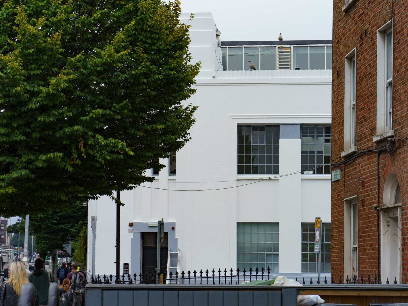 MEN AT WORK REPAINTING THE KODAK BUILDING [21 SEPTEMBER 2024]-241011-1