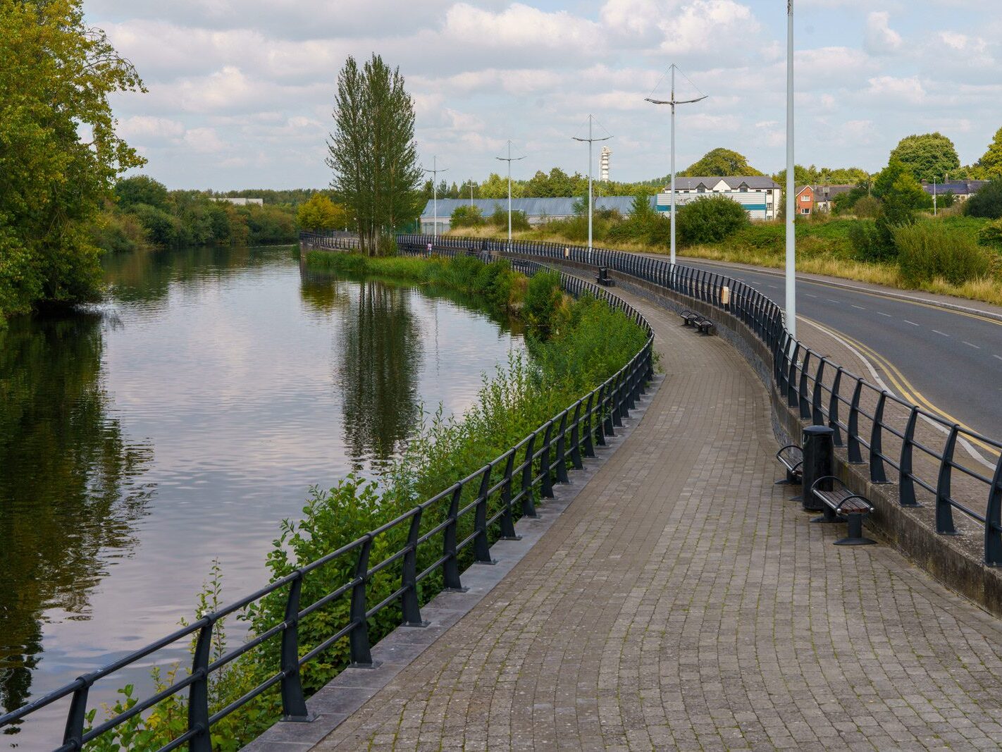 THE MILLENNIUM BRIDGE IN CARLOW [A MODERN LINK ACROSS THE BARROW]-239518-1