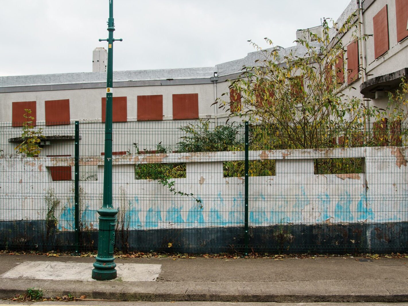 BALNAGOWAN HOUSE WAS ONCE AN ART DECO GEM [NOW IT IS A DERELICT RUIN]-242194-1