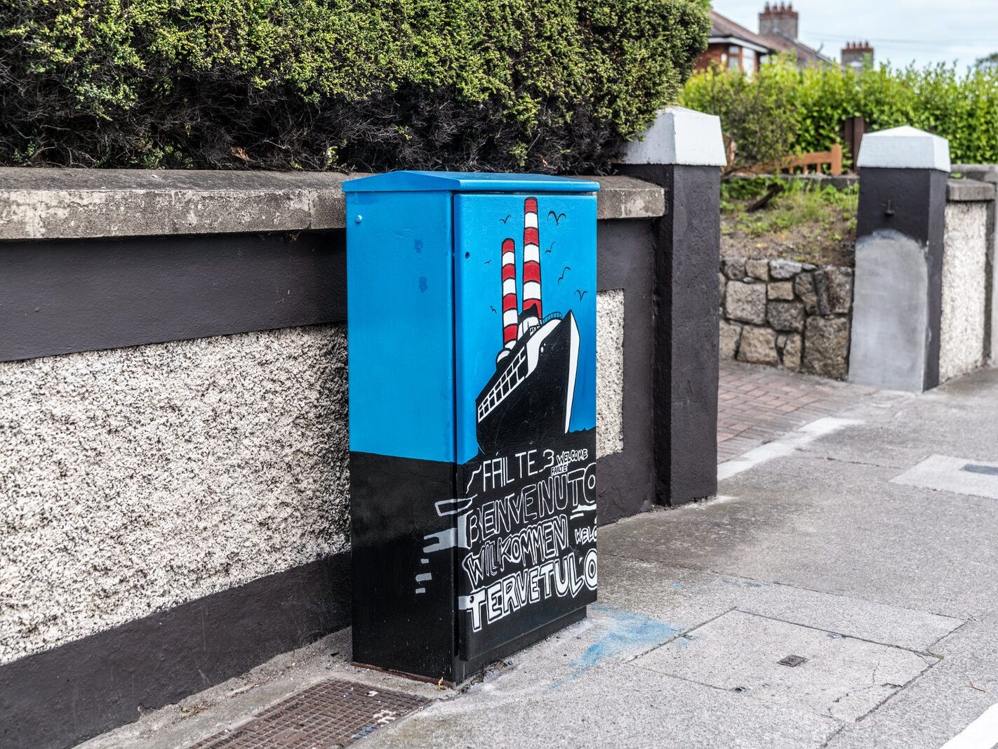 STREET ART 2017 - PAINTED CABINET AT ALFI BYRNE ROAD CLONTARF [WELCOME - FAILTE]-244448-1