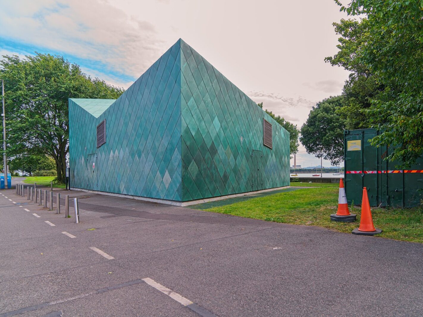 THE 2004 PUMPING STATION IN CLONTARF [A RATHER INTERESTING BUILDING]-244403-1