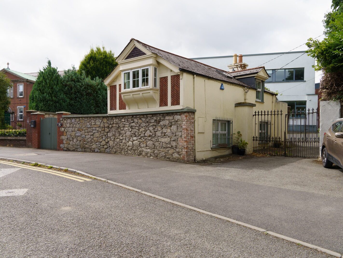 THE OLD DUBLIN ROAD STILLORGAN SECTION [IN THE 1960s I LIVED AT WOODLANDS DRIVE WHICH IS OFF THIS ROAD]-243595-1