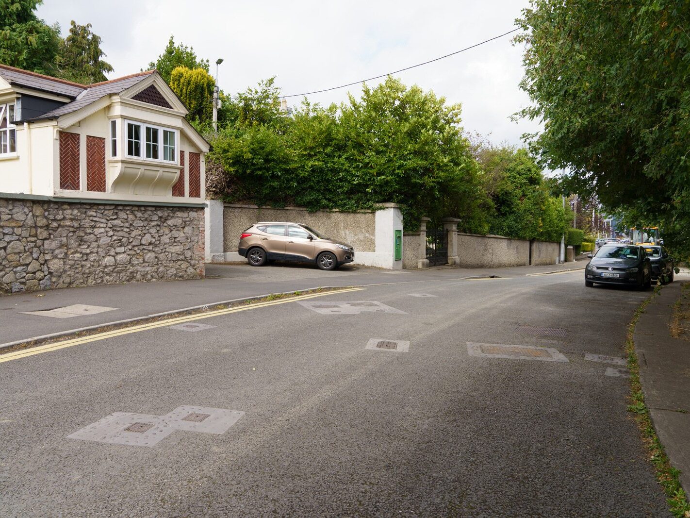 THE OLD DUBLIN ROAD STILLORGAN SECTION [IN THE 1960s I LIVED AT WOODLANDS DRIVE WHICH IS OFF THIS ROAD]-243597-1