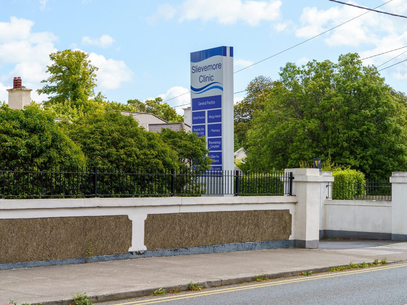 THE OLD DUBLIN ROAD STILLORGAN SECTION [IN THE 1960s I LIVED AT WOODLANDS DRIVE WHICH IS OFF THIS ROAD]-243603-1