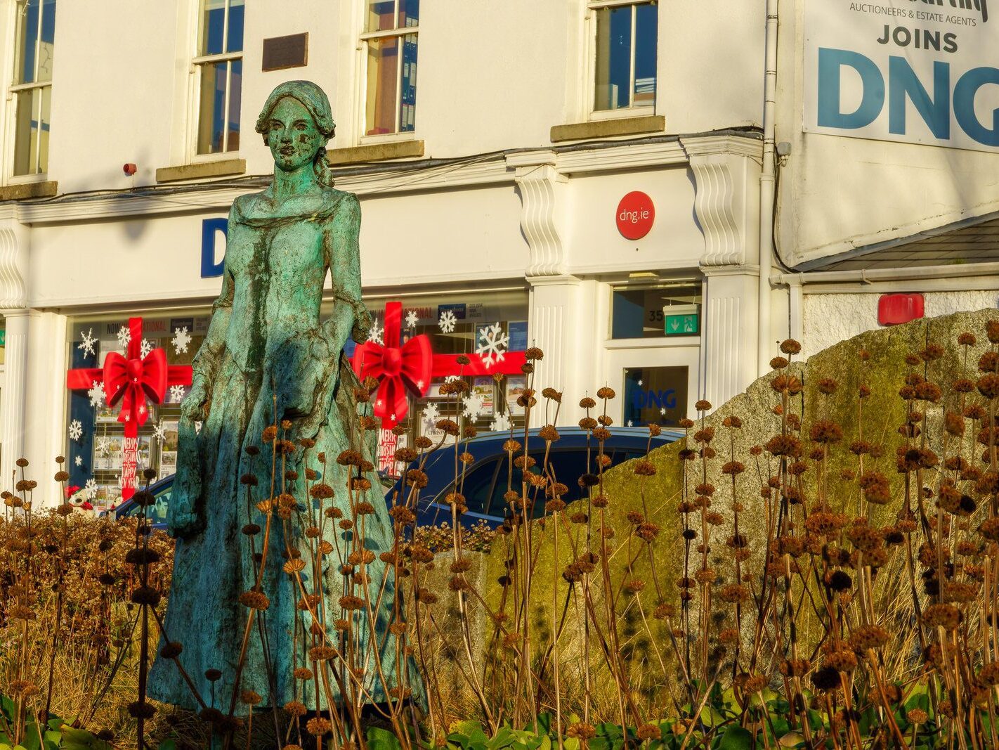 ANNE DEVLIN SCULPTURE [RATHFARNHAM VILLAGE DECEMBER 2024]-245508-1