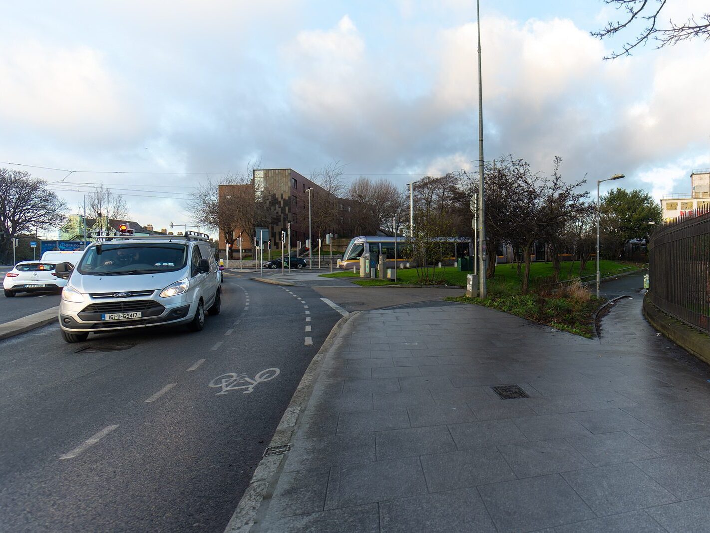 BROADSTONE LUAS TRAM STOP [BROADSTONE PLAZA INCLUDING THE BUA COFFEE KIOSK]-245514-1