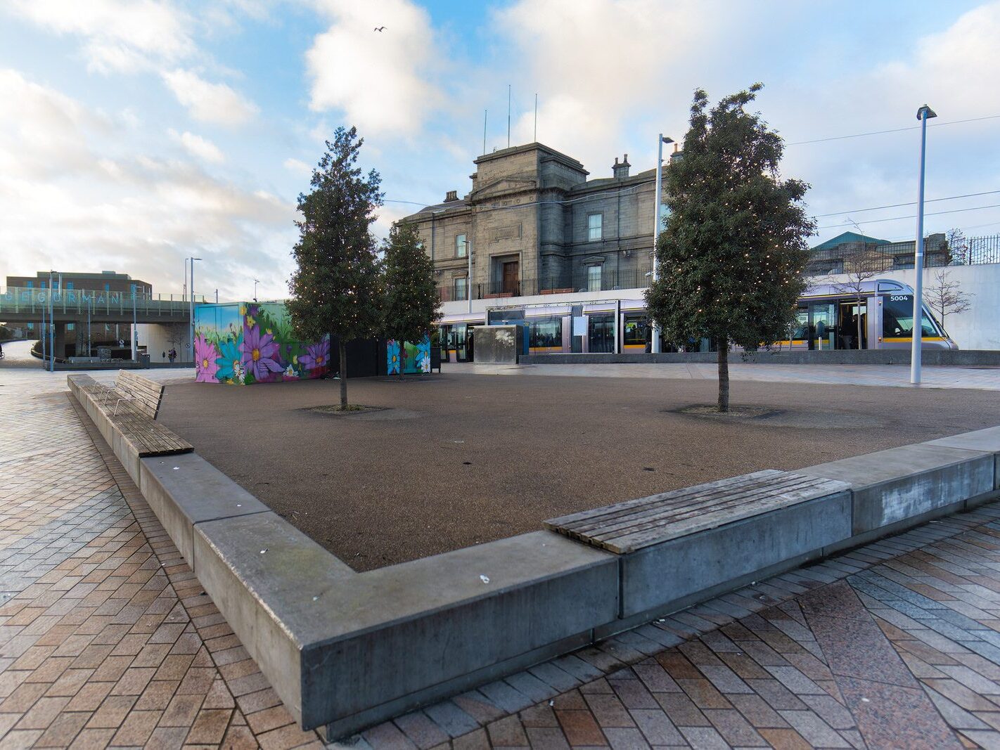 BROADSTONE LUAS TRAM STOP [BROADSTONE PLAZA INCLUDING THE BUA COFFEE KIOSK]-245515-1