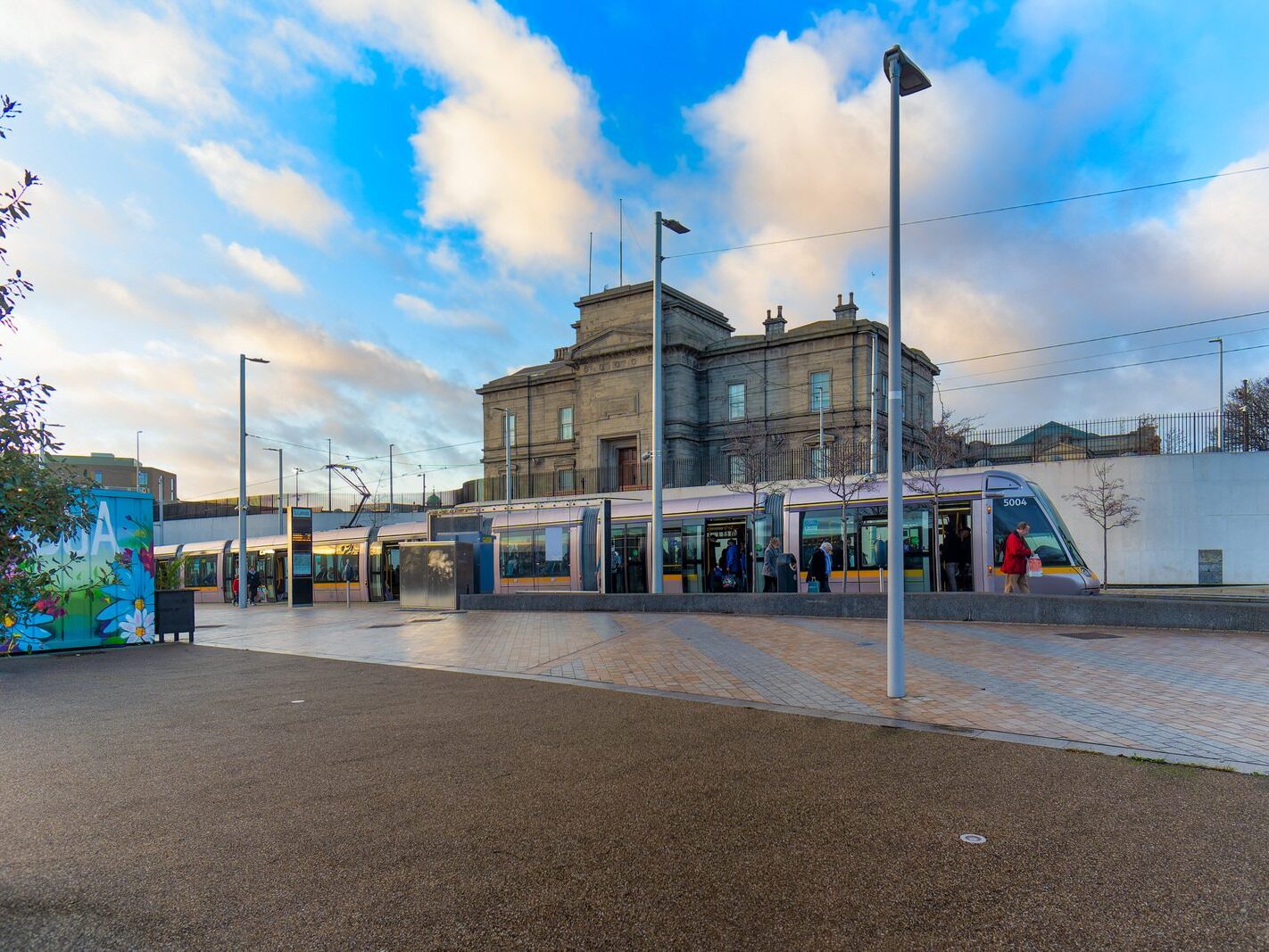 BROADSTONE LUAS TRAM STOP [BROADSTONE PLAZA INCLUDING THE BUA COFFEE KIOSK]-245516-1