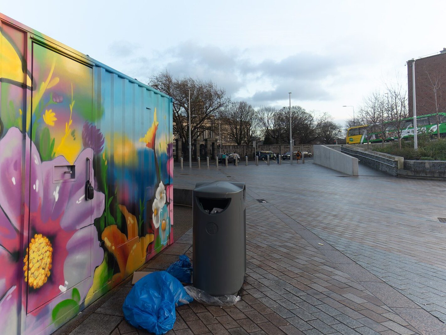 BROADSTONE LUAS TRAM STOP [BROADSTONE PLAZA INCLUDING THE BUA COFFEE KIOSK]-245523-1