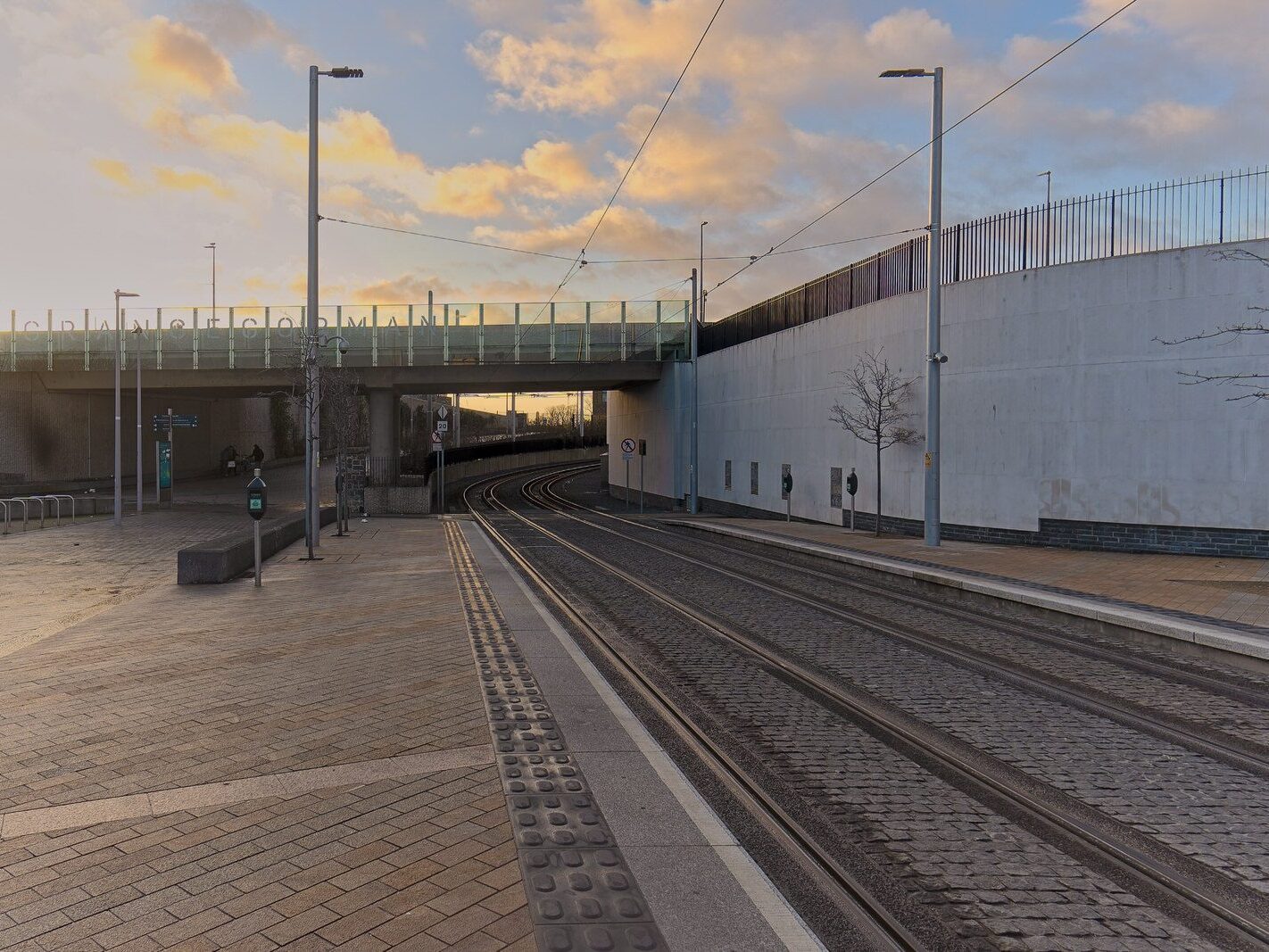 BROADSTONE LUAS TRAM STOP [BROADSTONE PLAZA INCLUDING THE BUA COFFEE KIOSK]-245529-1